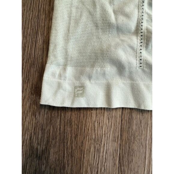 Fabletics shirt - Picture 3 of 6